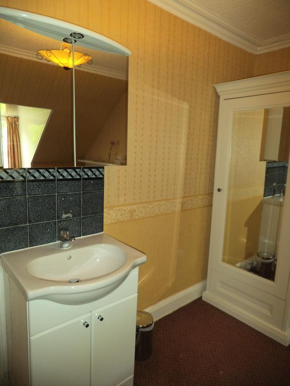 Basic Tweepersoonskamer met Gedeelde Badkamer